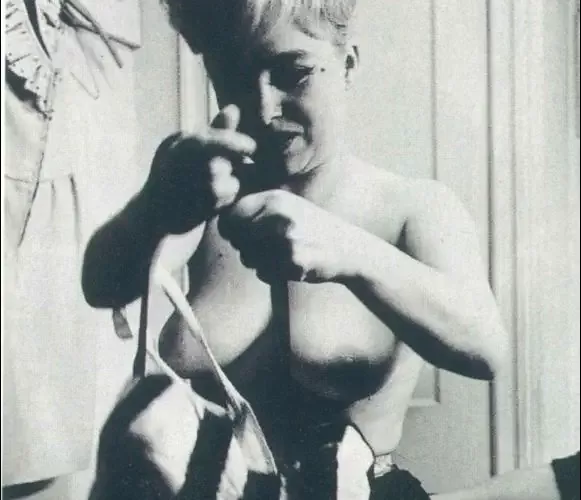 barbara windsor topless in early glamour shoot